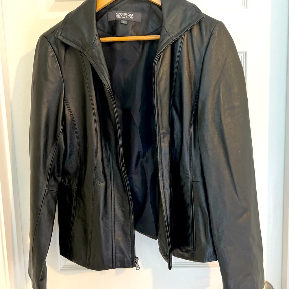 Kenneth Cole reaction black jacket in medium size in good condition